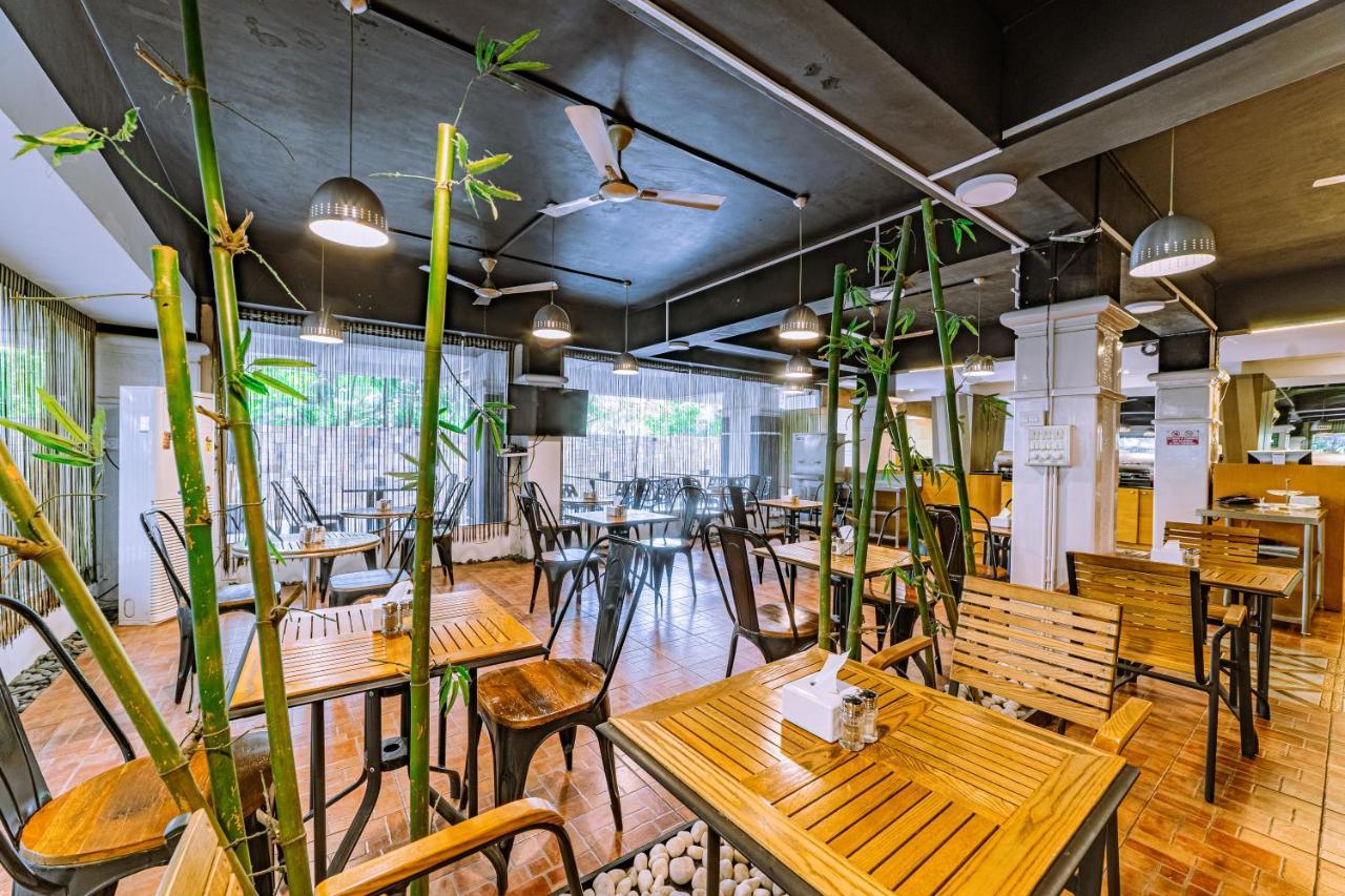 Hotel Athome , Whitefields, Kondapur Hyderabad Luaran gambar