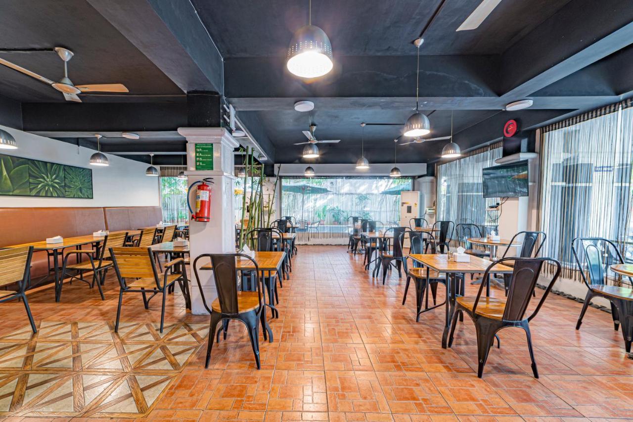 Hotel Athome , Whitefields, Kondapur Hyderabad Luaran gambar